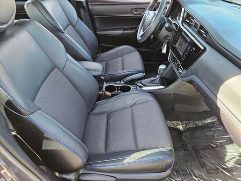 Used 2017 Toyota Corolla SE image 18