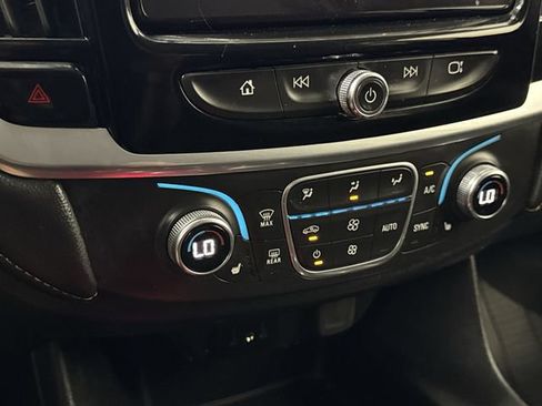 Used 2020 Chevrolet Traverse LT FWD image 21