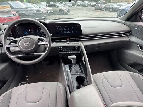 Used 2024 Hyundai Elantra SEL FWD image 12