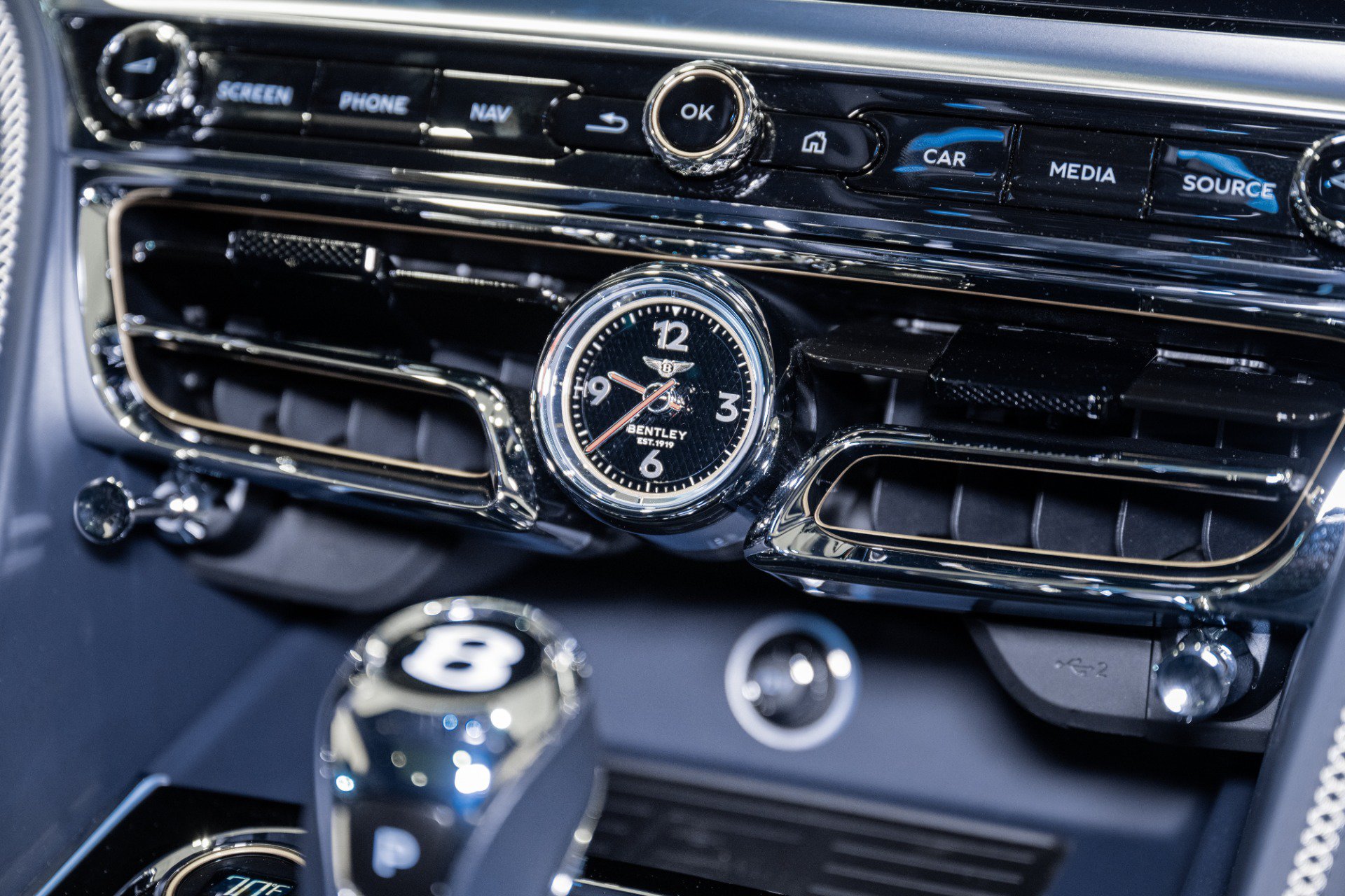 Used 2024 Bentley Flying Spur V8 AWD/4WD image 44