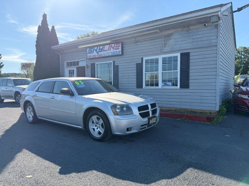 Used 2005 Dodge Magnum SE RWD image 2
