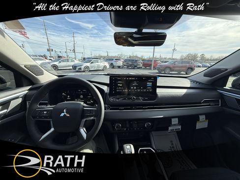 New 2026 Mitsubishi Outlander SE image 15