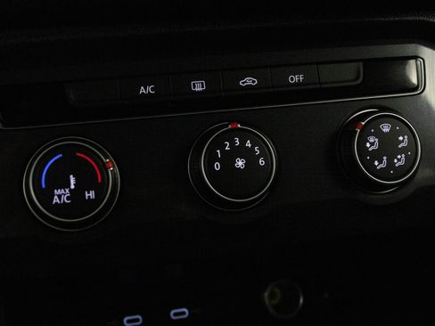 Used 2020 Volkswagen Tiguan S image 21