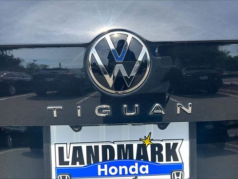 Used 2022 Volkswagen Tiguan SE w/ Panoramic Sunroof Package AWD/4WD image 33