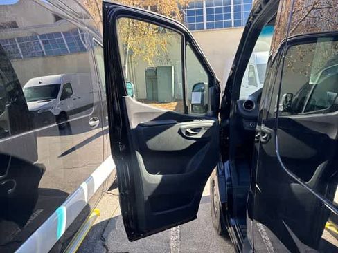 Used 2025 Mercedes-Benz Sprinter 2500 image 13