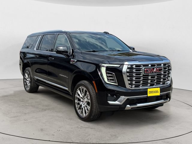 Used 2026 GMC Yukon XL Denali w/ Sun & Power Step Package AWD/4WD image 3