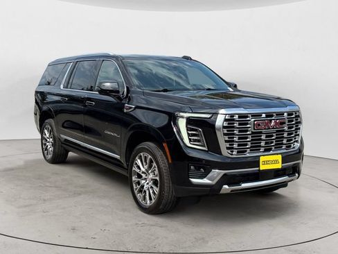 Used 2026 GMC Yukon XL Denali w/ Sun & Power Step Package AWD/4WD image 3