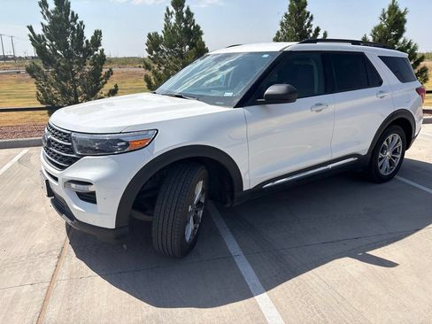 Used 2024 Ford Explorer XLT w/ Equipment Group 202A RWD image 8