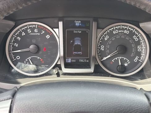 Used 2022 Toyota Tacoma SR5 w/ Technology Package RWD image 22