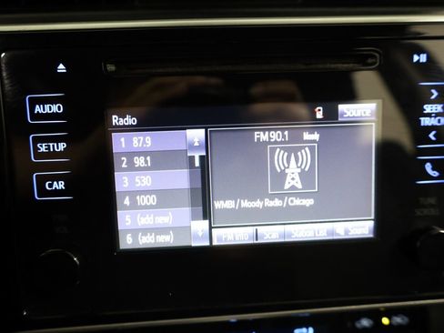 Used 2017 Toyota Corolla SE image 16