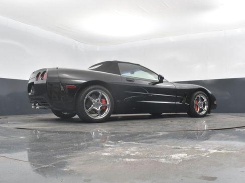 Used 2000 Chevrolet Corvette Base w/ Performance Handling Pkg image 32