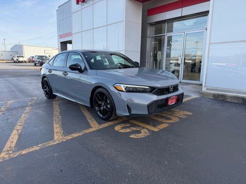 Used 2025 Honda Civic Sport image 3