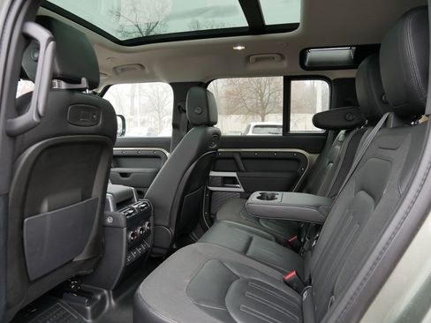 Used 2020 Land Rover Defender 110 SE image 15