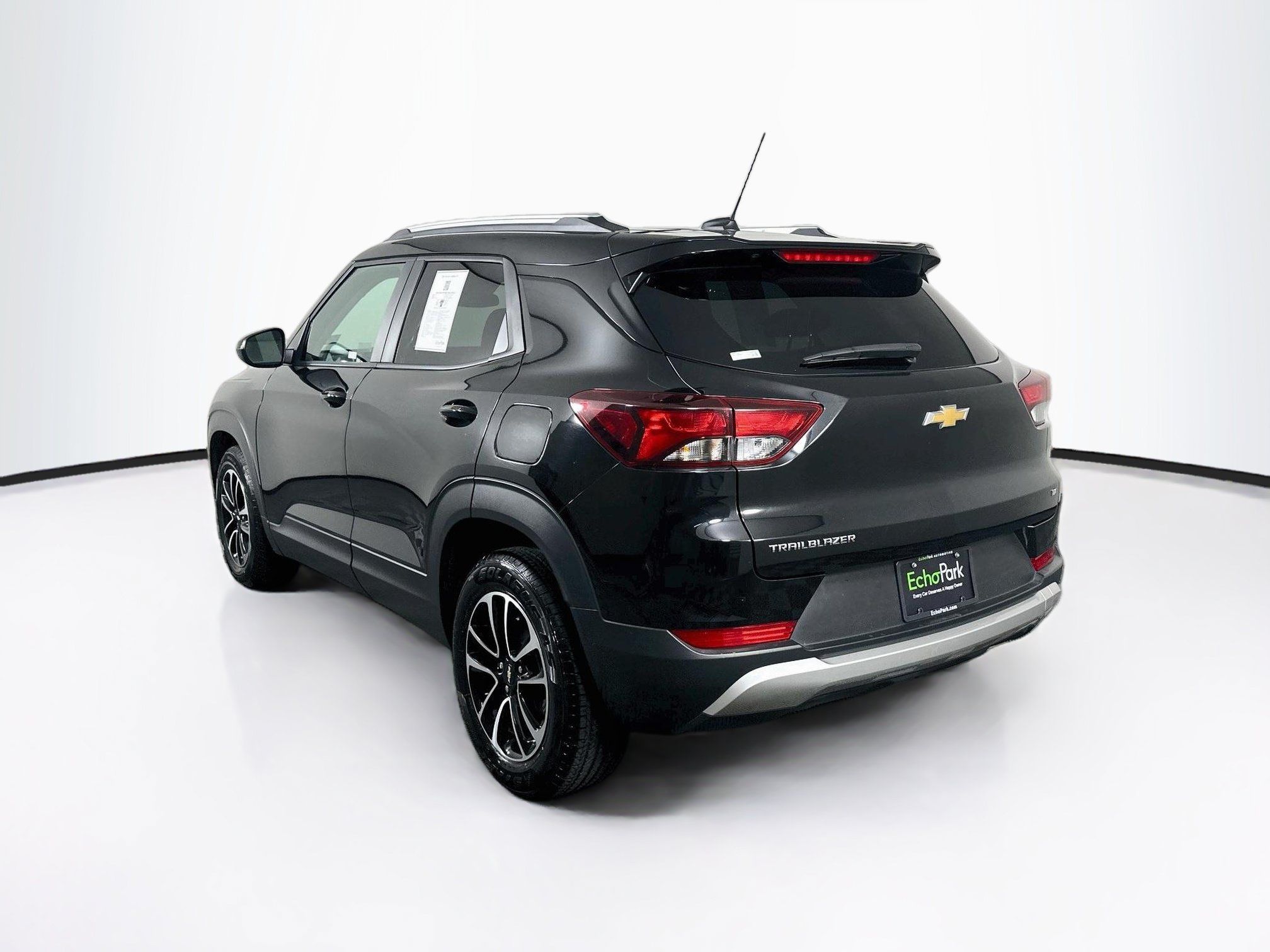 Used 2025 Chevrolet TrailBlazer LT FWD image 5