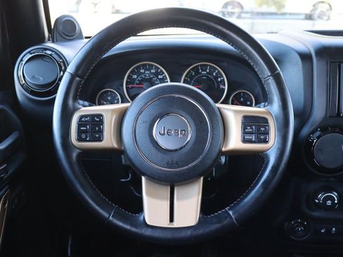 Used 2014 Jeep Wrangler Unlimited Sahara image 19