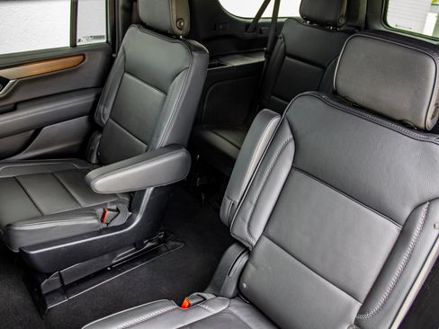 Used 2025 GMC Yukon XL Denali AWD/4WD image 24
