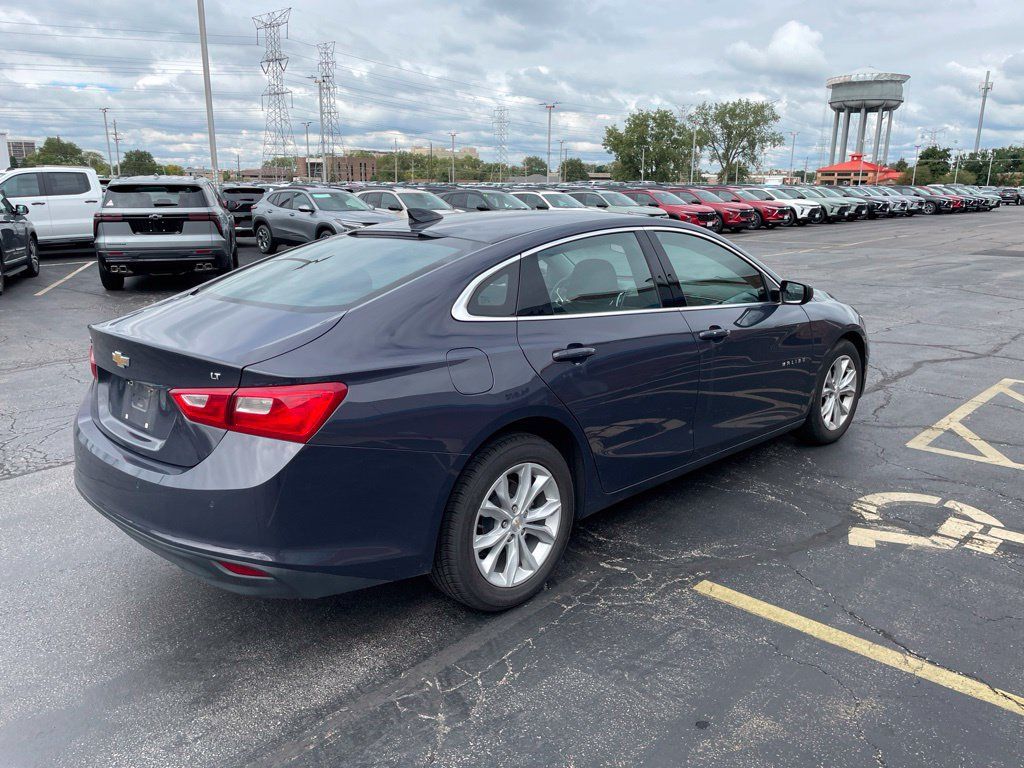 Used 2025 Chevrolet Malibu LT FWD image 5