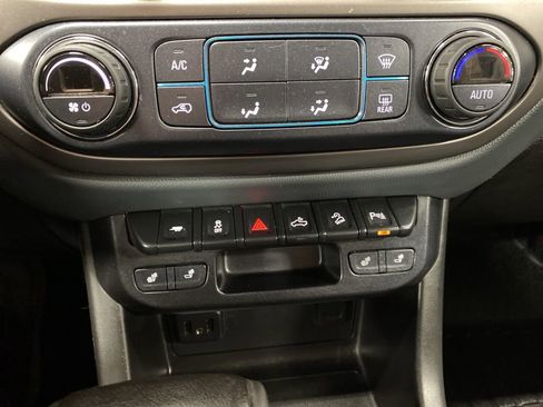 Used 2019 Chevrolet Colorado Z71 image 37