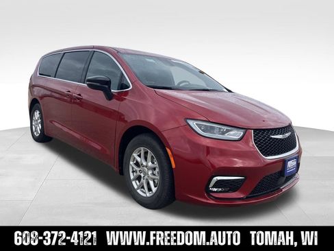 Used 2025 Chrysler Pacifica Select FWD image 13