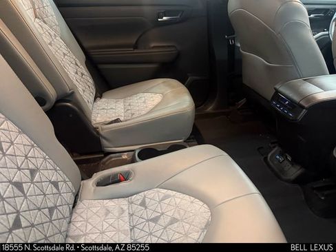 Used 2022 Toyota Highlander Bronze Edition image 28