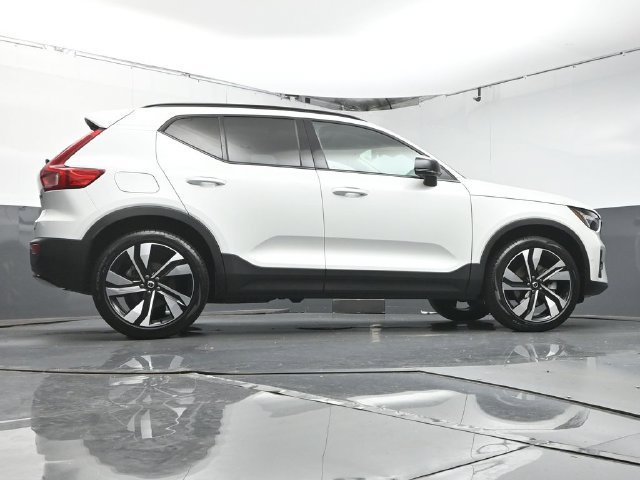 Used 2025 Volvo XC40 B5 Ultra AWD/4WD image 40
