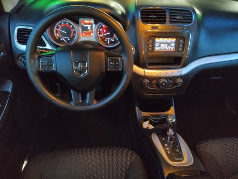 Used 2019 Dodge Journey SE FWD image 22