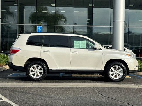 Used 2012 Toyota Highlander FWD image 3