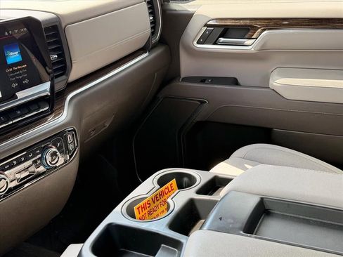 Used 2025 GMC Sierra 1500 SLE AWD/4WD image 22