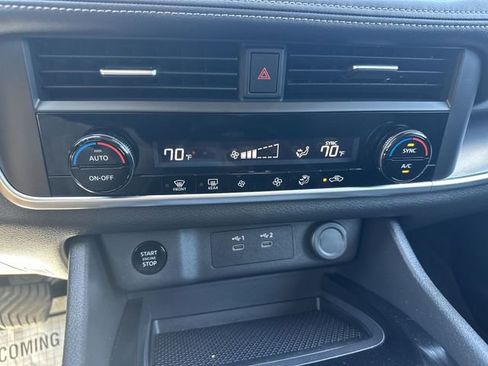 Used 2025 Nissan Rogue SV AWD/4WD image 18