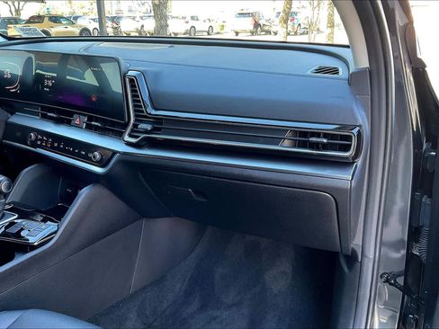 Used 2025 Kia Sportage EX image 17