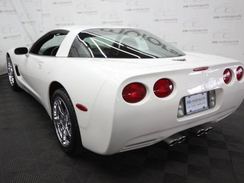 Used 2002 Chevrolet Corvette Coupe image 4