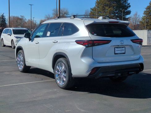 New 2026 Toyota Highlander Limited image 3