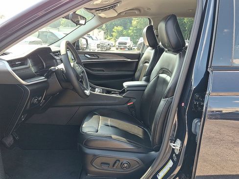 Certified 2023 Jeep Grand Cherokee L Limited AWD/4WD image 17