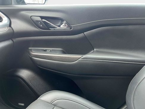 Used 2023 GMC Acadia SLT w/ Elevation Edition image 23