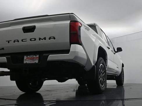 Used 2025 Toyota Tacoma TRD Sport AWD/4WD image 36