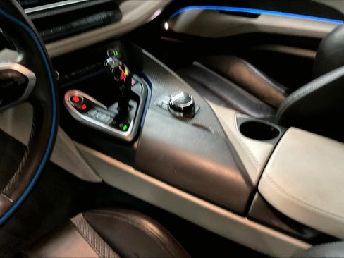 Used 2019 BMW i8 image 18