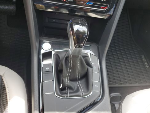 New 2025 Volkswagen Taos SE image 25