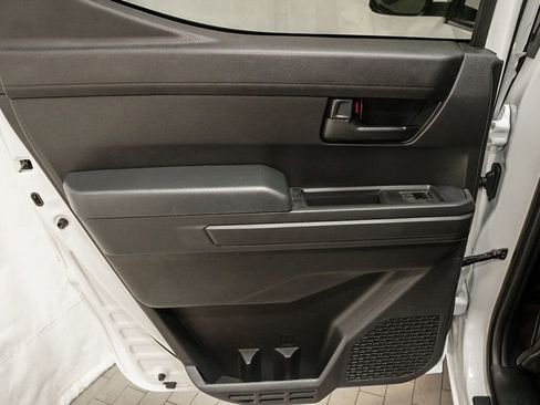 Certified 2024 Toyota Tacoma SR5 AWD/4WD image 8