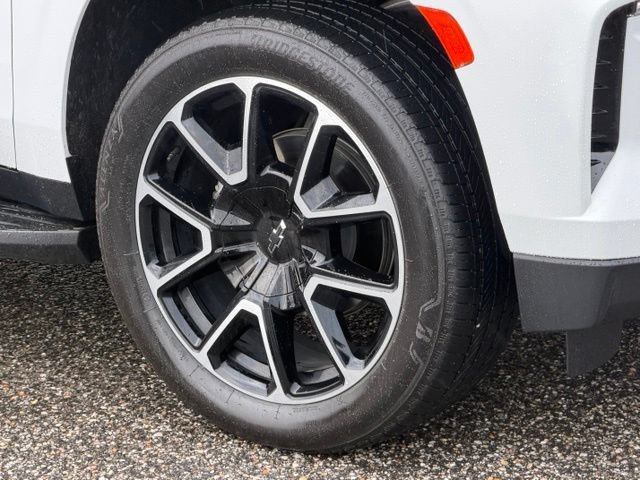 Used 2024 Chevrolet Suburban RST w/ Luxury Package RWD image 9