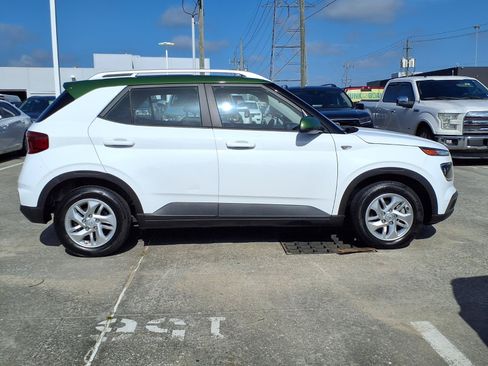 Used 2020 Hyundai Venue SEL FWD image 25