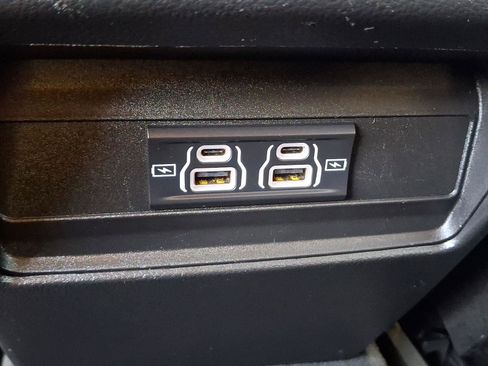 Used 2023 Jeep Grand Cherokee Laredo image 11