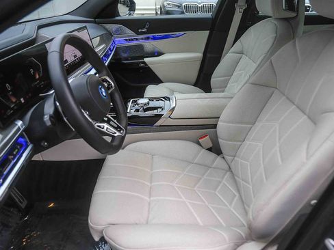 Used 2025 BMW 750e xDrive w/ Premium Package image 14