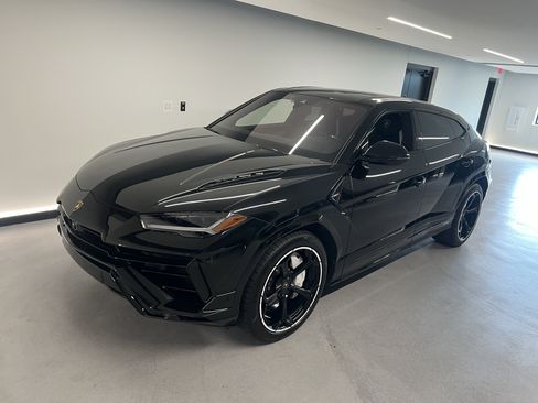 Used 2023 Lamborghini Urus S AWD/4WD image 3