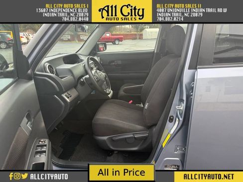 Used 2010 Scion xB Hatchback 4D image 9