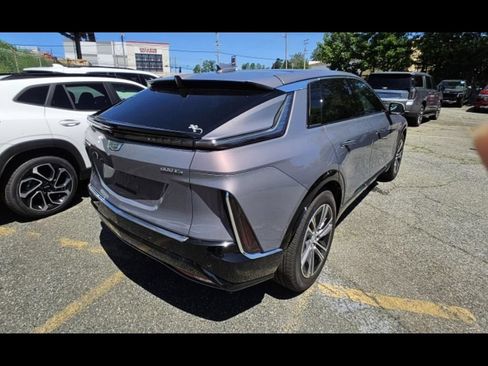 Used 2025 Cadillac Lyriq Luxury AWD/4WD image 5