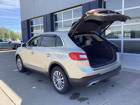 Used 2017 Lincoln MKX Select w/ Select Plus Package AWD/4WD image 12
