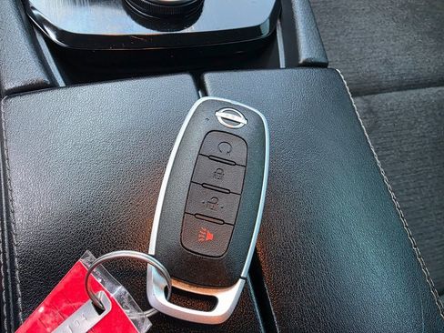 Used 2023 Nissan Rogue SV image 27