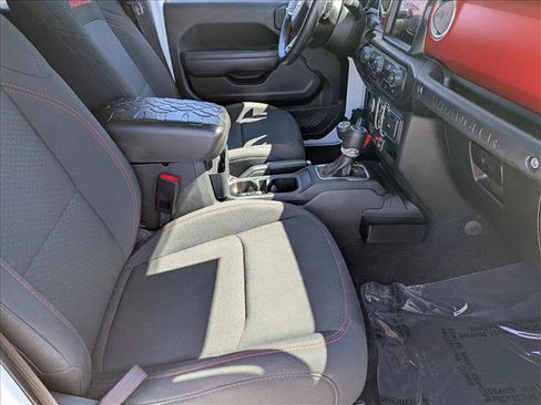 Used 2022 Jeep Wrangler Unlimited Rubicon AWD/4WD image 19