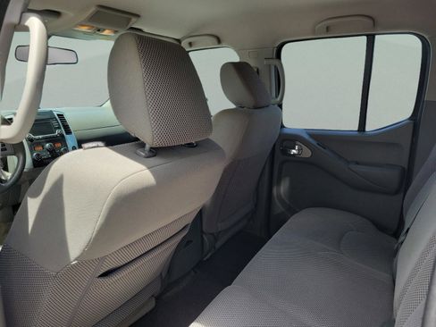 Used 2017 Nissan Frontier SV w/ SV Value Truck Package RWD image 12