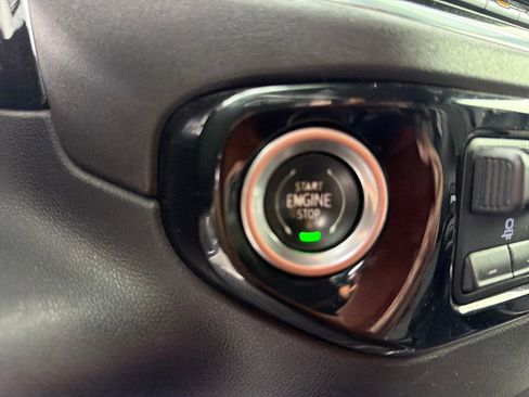 Used 2022 Chevrolet Silverado 1500 LT w/ Z71 Off-Road Package image 38